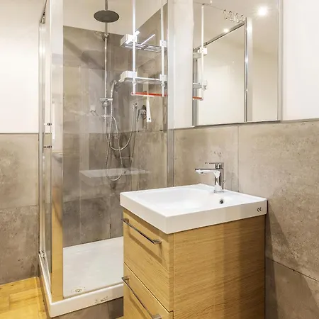 Titina 4*