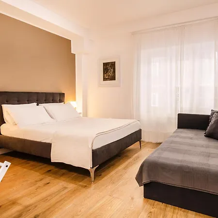 Titina 4*