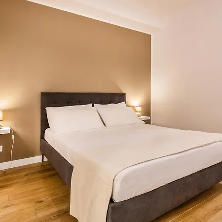 Titina 4*